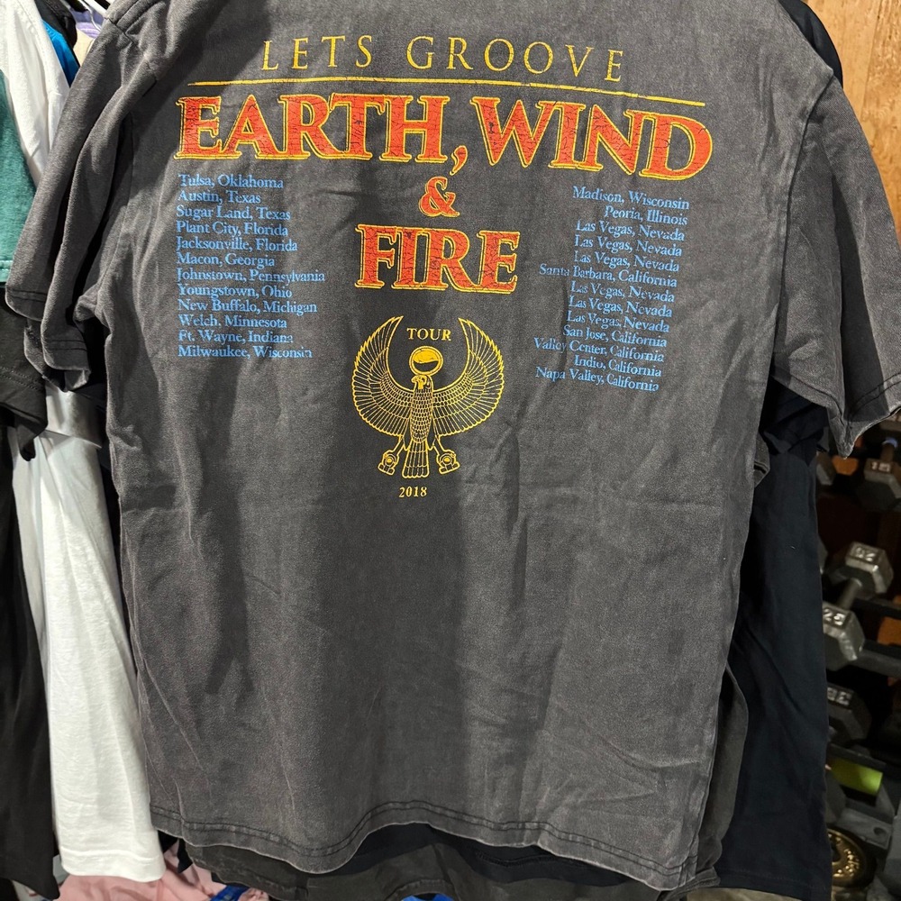 Earth Wind & Fire - OVERSIZED Small NWOT Tour shirt - Picture 2 of 4
